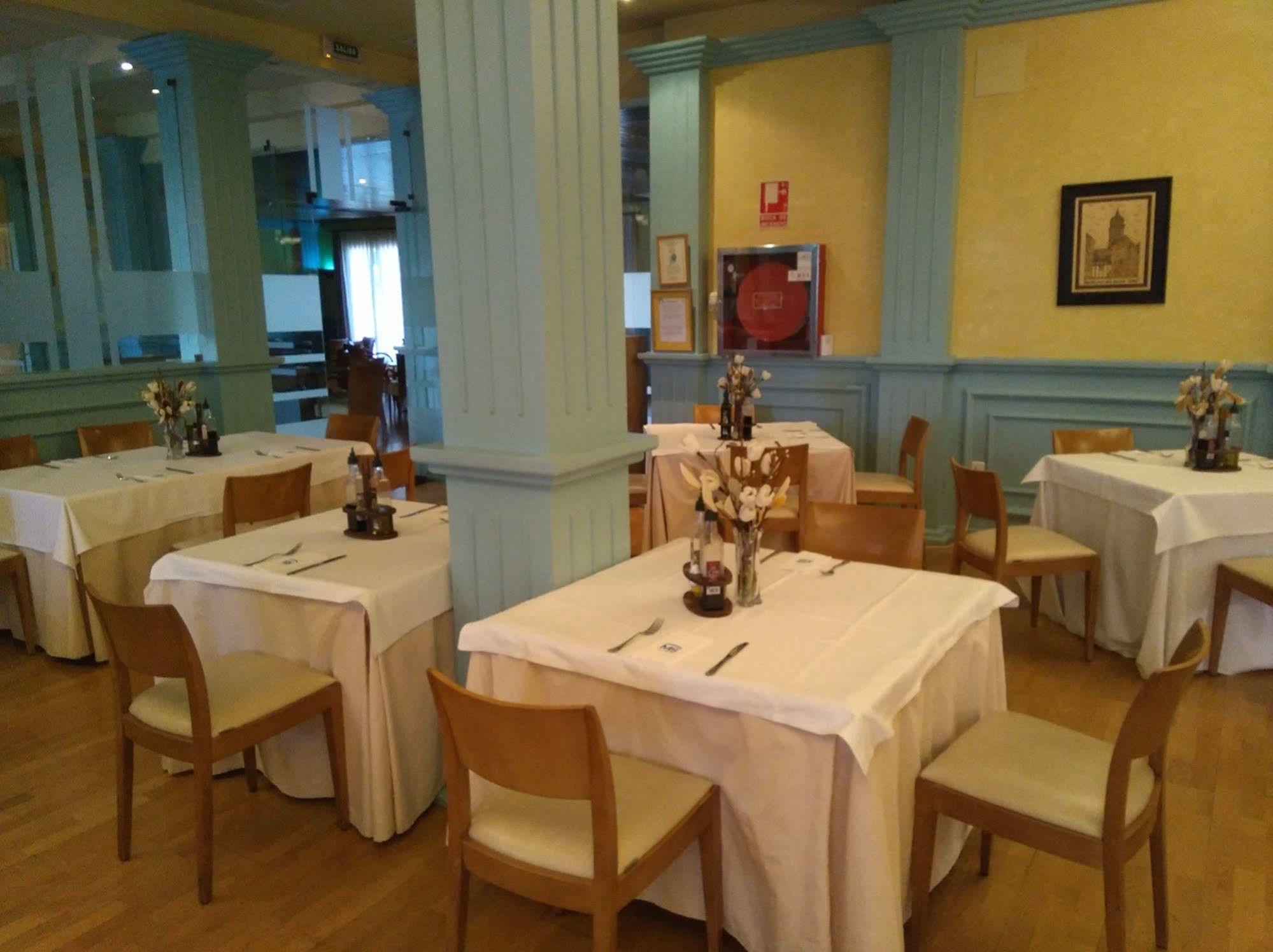 קברה Hotel Fuente Las Piedras מראה חיצוני תמונה