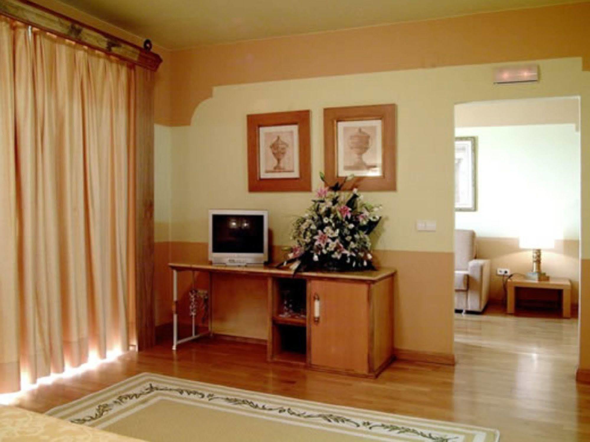 קברה Hotel Fuente Las Piedras מראה חיצוני תמונה