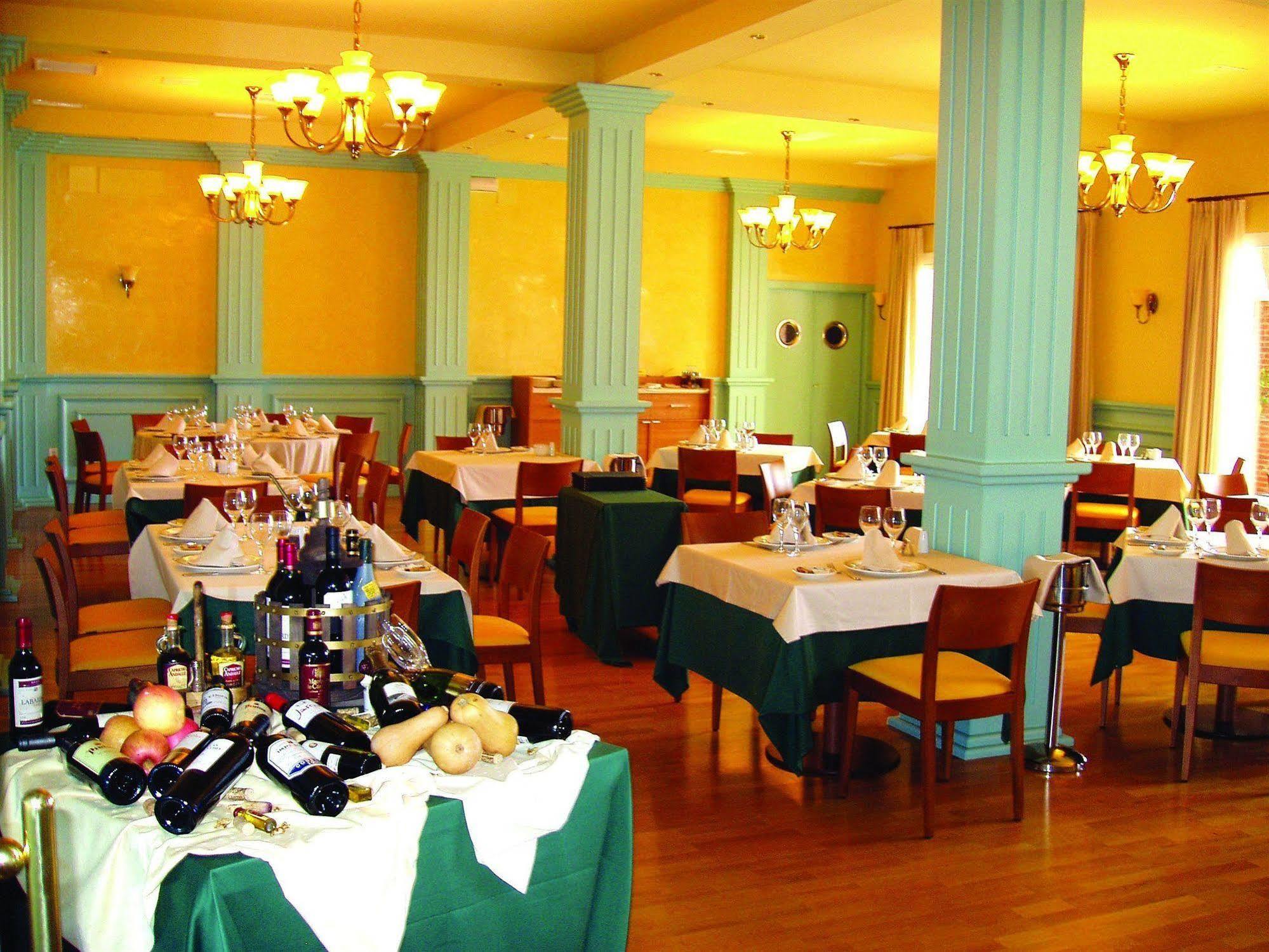 קברה Hotel Fuente Las Piedras מראה חיצוני תמונה
